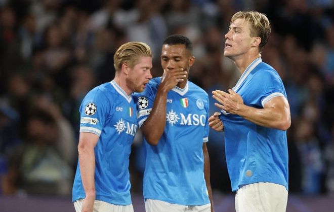 英媒：卡里克治下曼联将踢4231