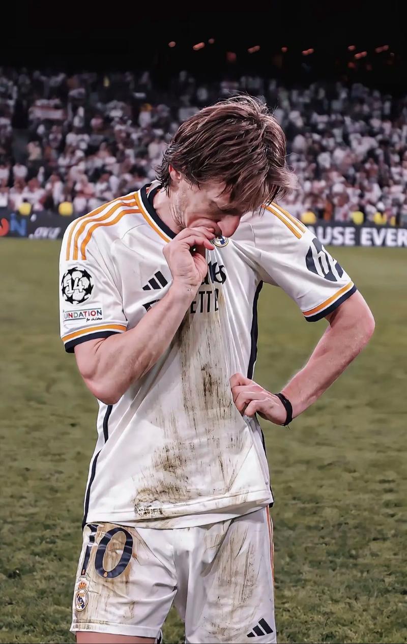 利物浦vs毕尔巴鄂竞技：萨拉赫、维尔茨首发，索博斯洛伊出战