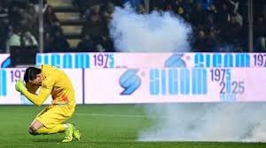 德扑锦标赛： 解析“阶段性策略调整”——从初始圈的稳健到钱圈的疯狂。（德扑锦标赛策略进阶：从开局稳扎稳打到钱圈疯狂冲刺）