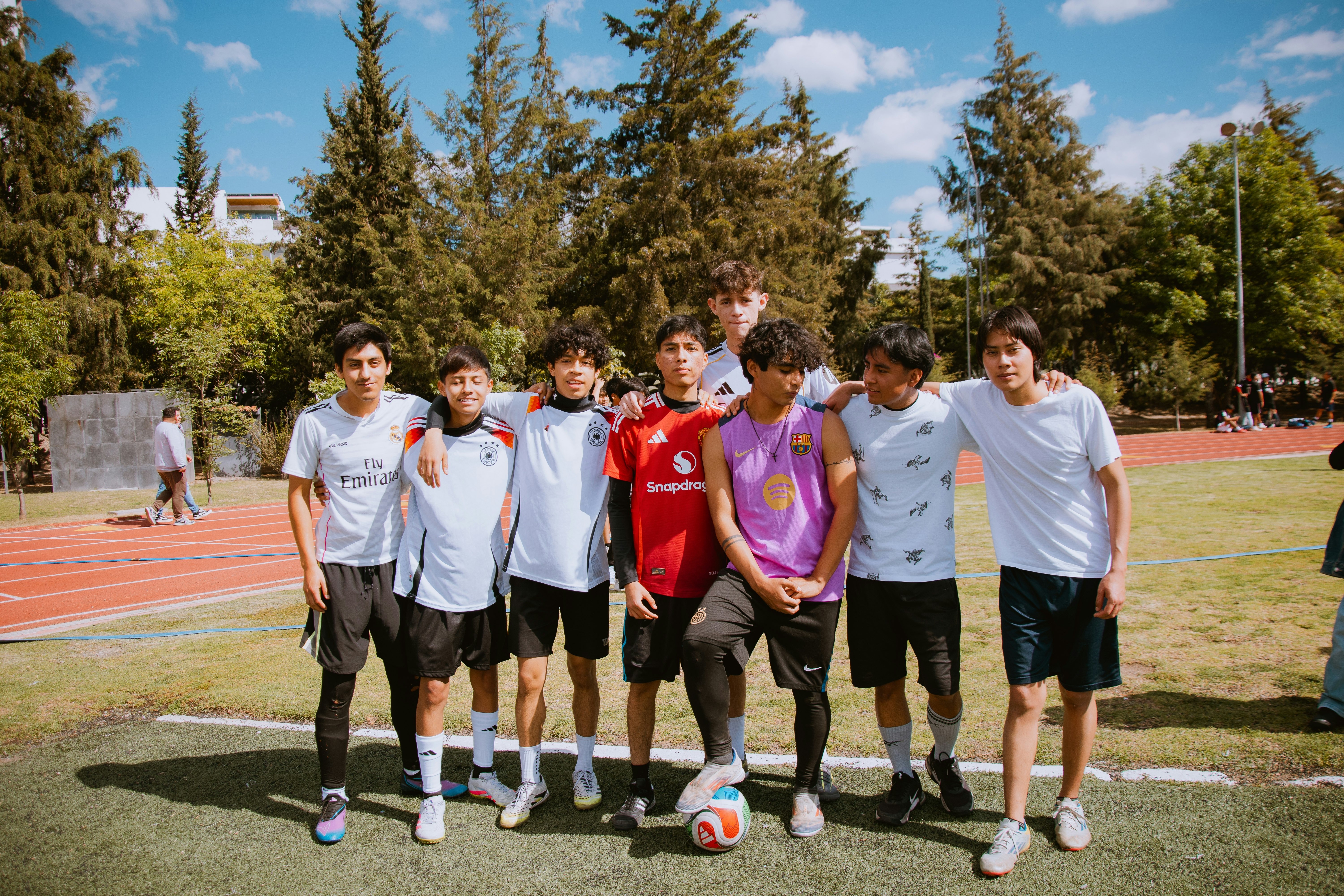 曼联防线稳固零封曼城德比胜利